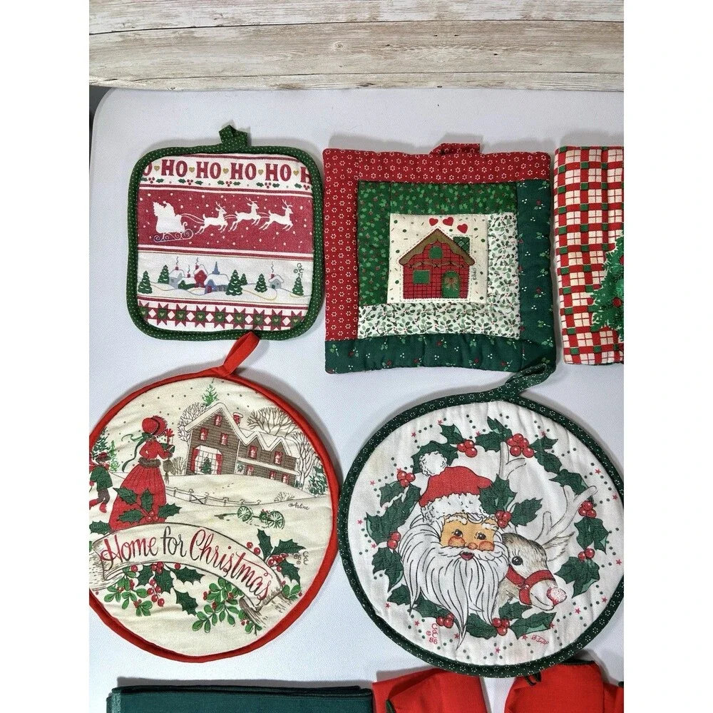 Vintage Lot of Vtg Christmas Cloth 9 Potholders 8 Napkins Table Kitchen Decor